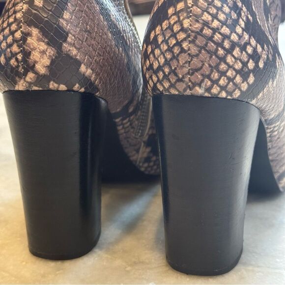 Steve Madden Pixie Natural Snake Print Block Heel Ankle Boot Bootie Size 7.5 - Picture 4 of 12
